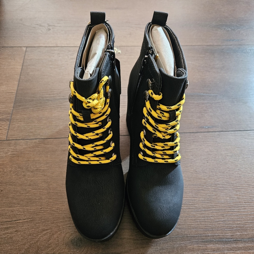Seven7 Y2K Platform Combat Boots Black Yellow Lace Up Lug Sole Size 7 NWT